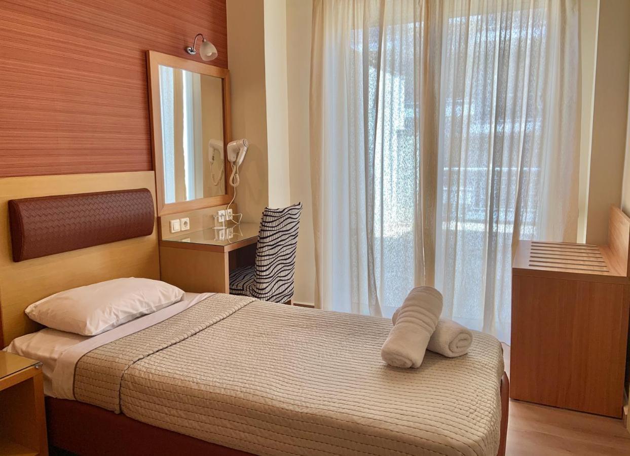 Hotel Flisvos كالاماتا الغرفة الصورة