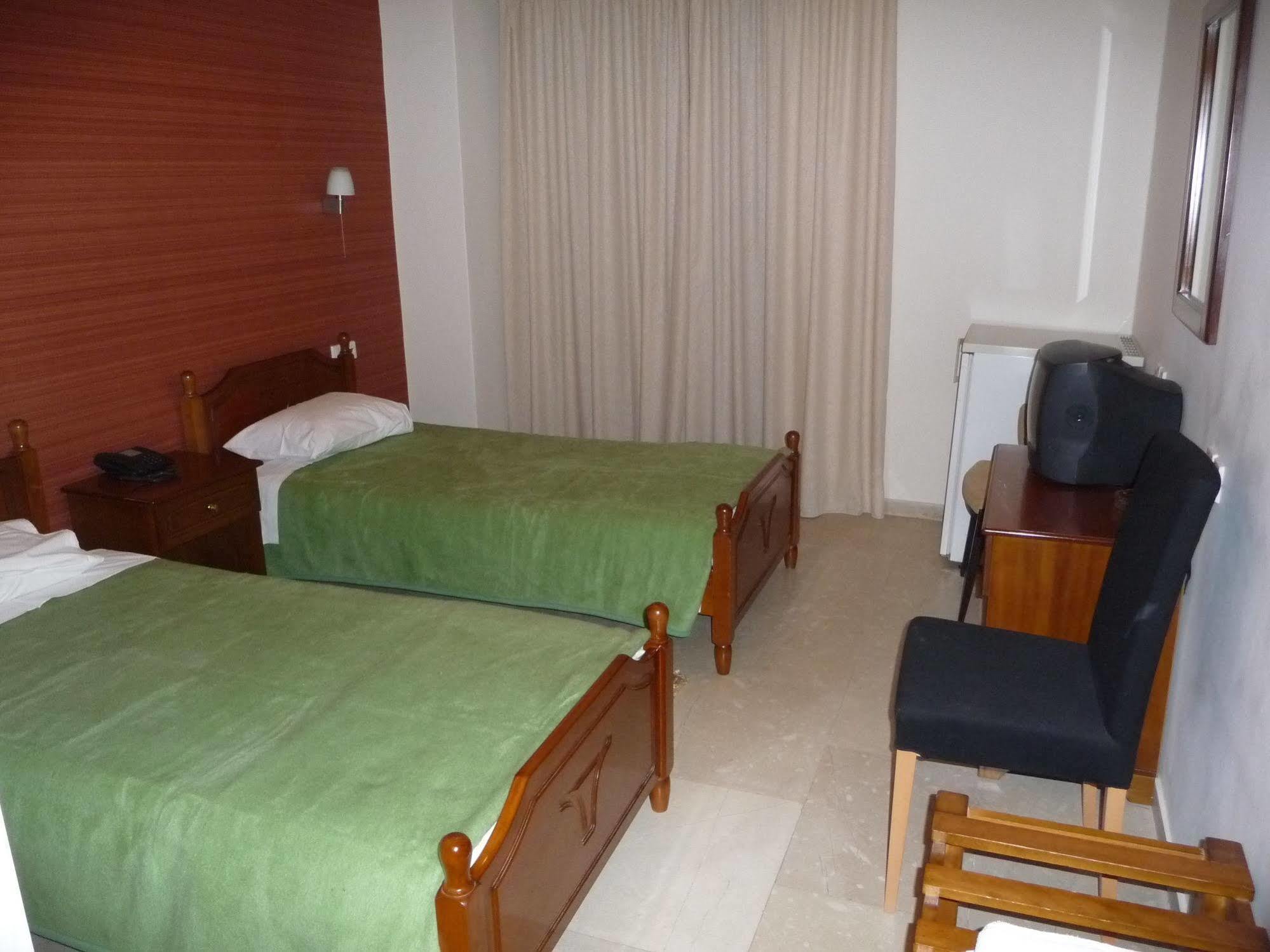 Hotel Flisvos كالاماتا المظهر الخارجي الصورة